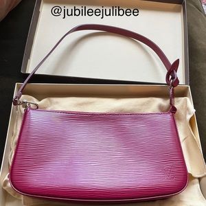 Louis Vuitton Pochette in Fuschia
